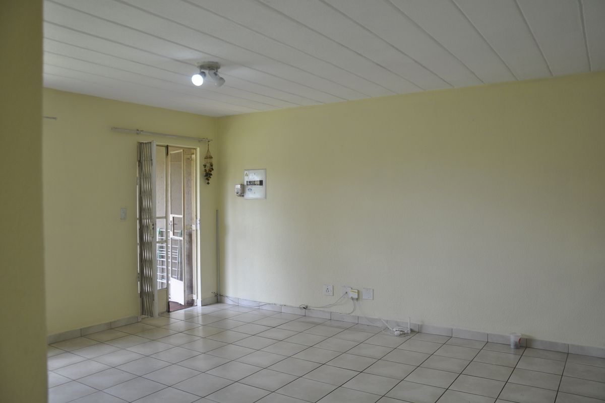 Attractive Ground Floor Apartment in Rosewood Complex - Photo 5