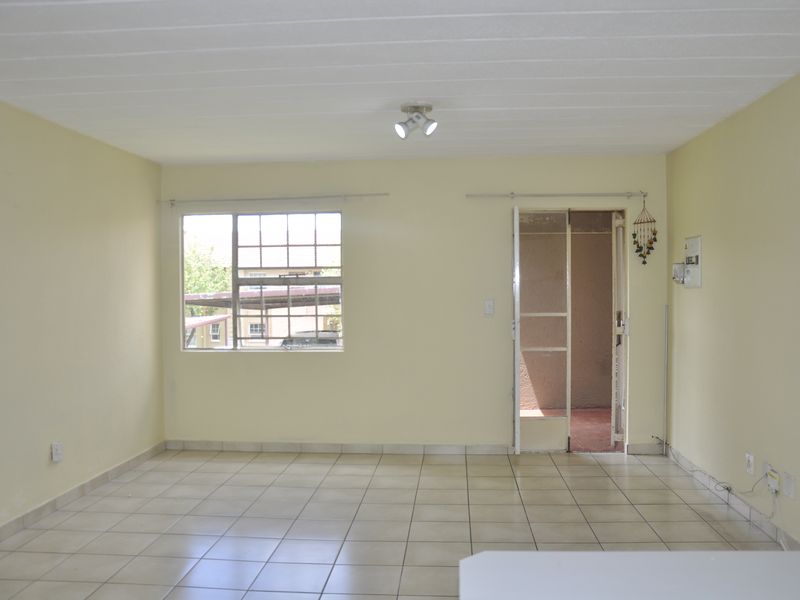 Attractive Ground Floor Apartment in Rosewood Complex - Photo 4