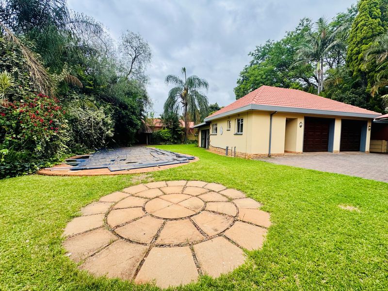 3 Bedroom Home with a pool and private garden. - Photo 10