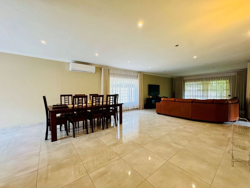 3 Bedroom Home with a pool and private garden. - Photo 5