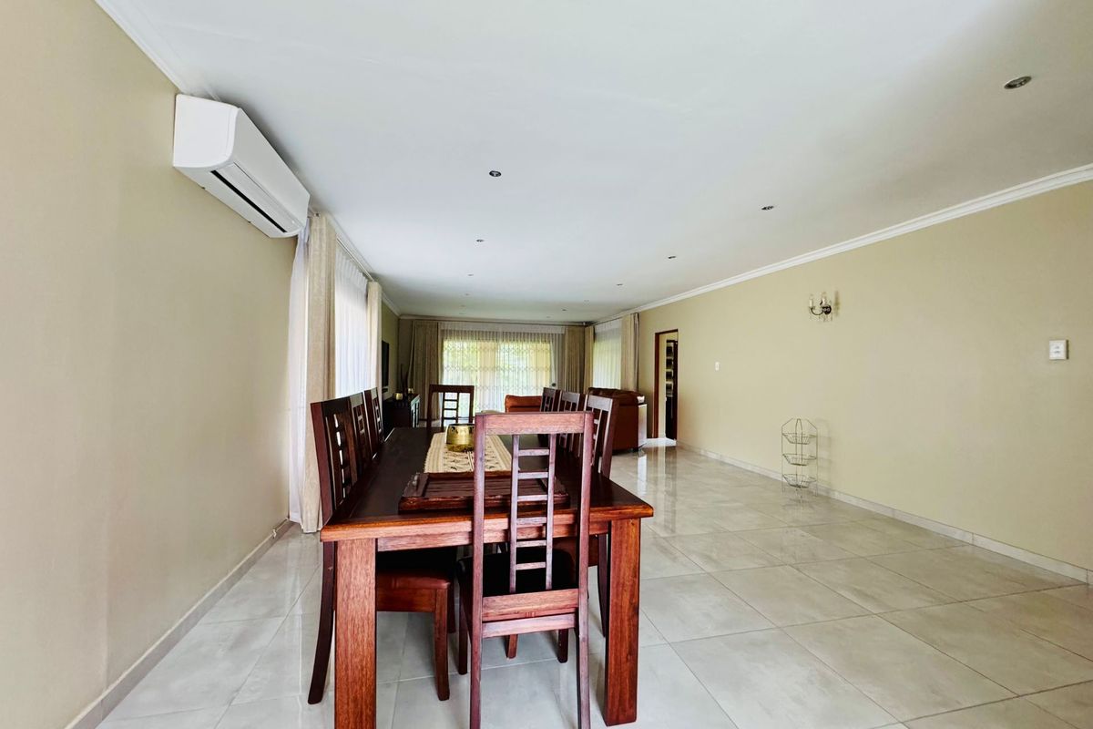 3 Bedroom Home with a pool and private garden. - Photo 4