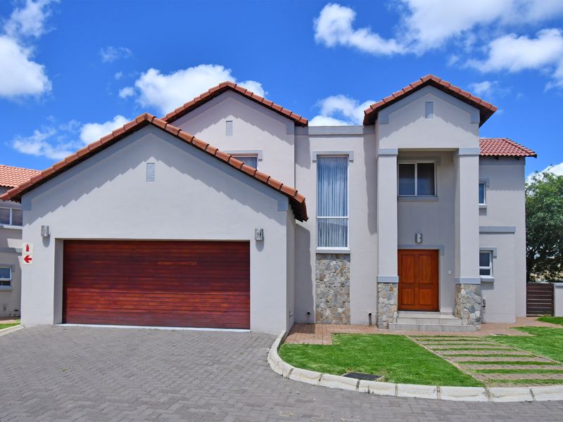 Sunsets, Security & Seamless Estate Living - Photo 2