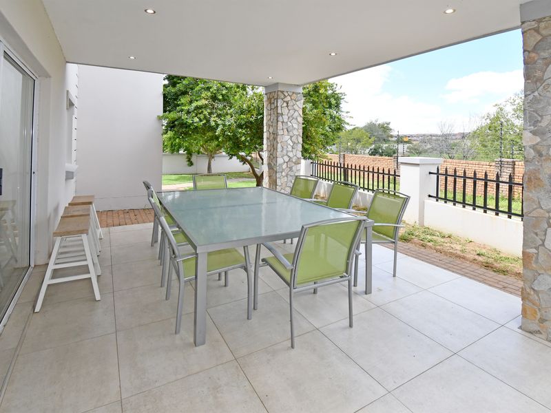Sunsets, Security & Seamless Estate Living - Photo 3