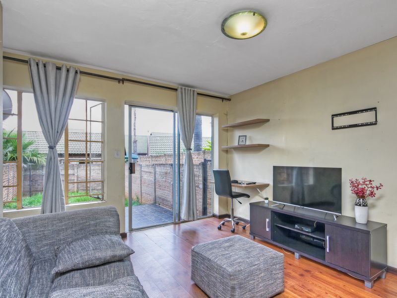 Midrand Ridge – Modern 2 Bedroom Duplex Townhouse with Private Garden - Photo 6
