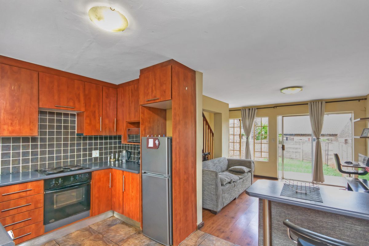 Midrand Ridge – Modern 2 Bedroom Duplex Townhouse with Private Garden - Photo 2