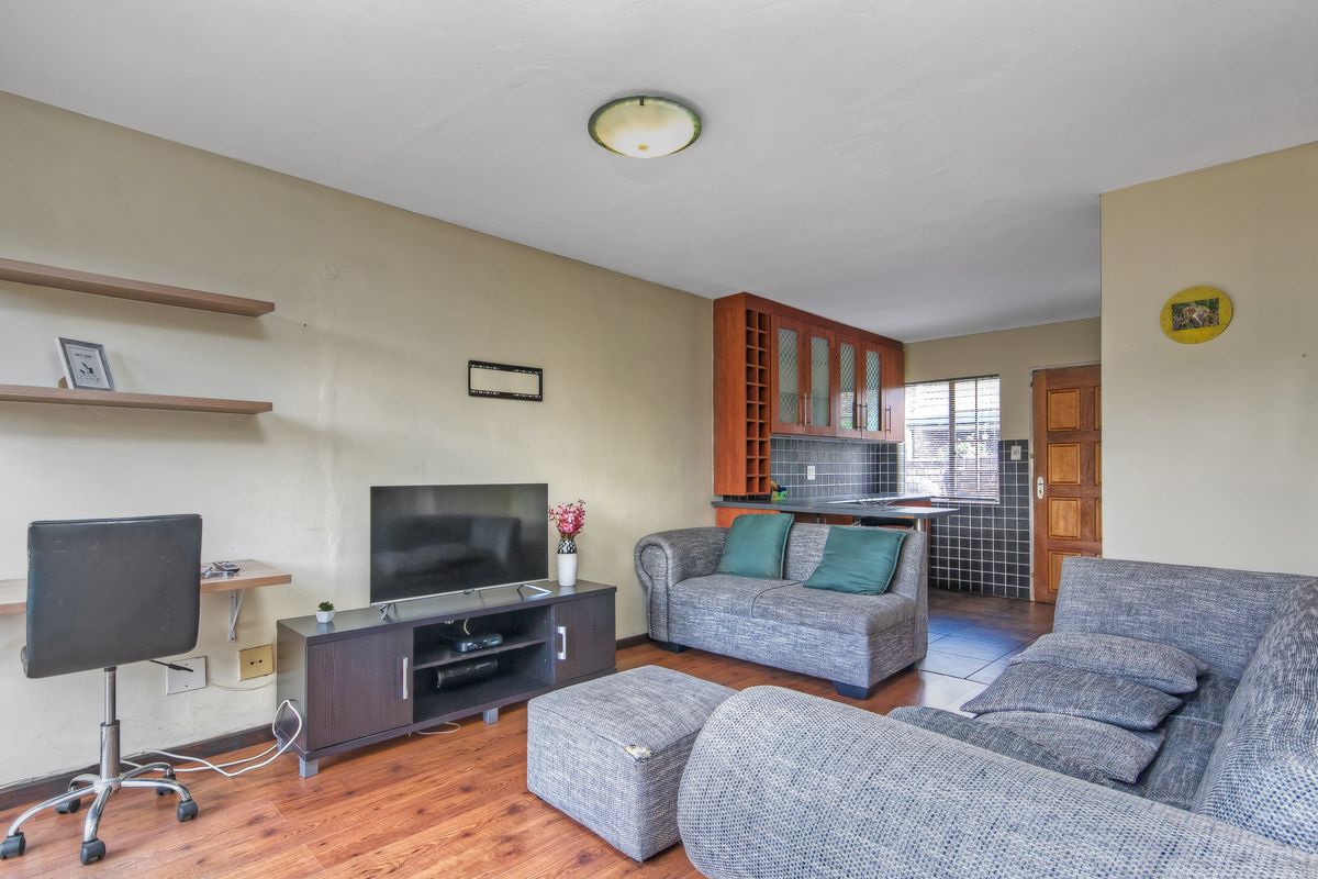 Midrand Ridge – Modern 2 Bedroom Duplex Townhouse with Private Garden - Photo 5
