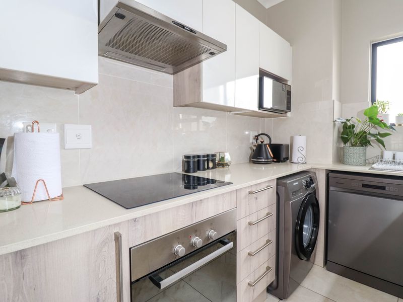 Lock-up-‘n-go starter home - Photo 2