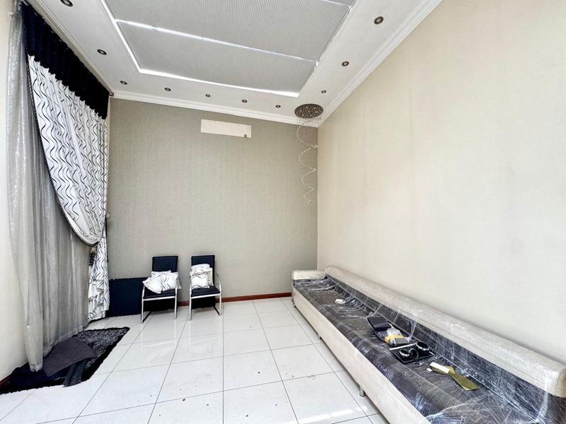 Luxurious and spacious Family Home with Open Plan Living and Private Accommodation - Photo 3