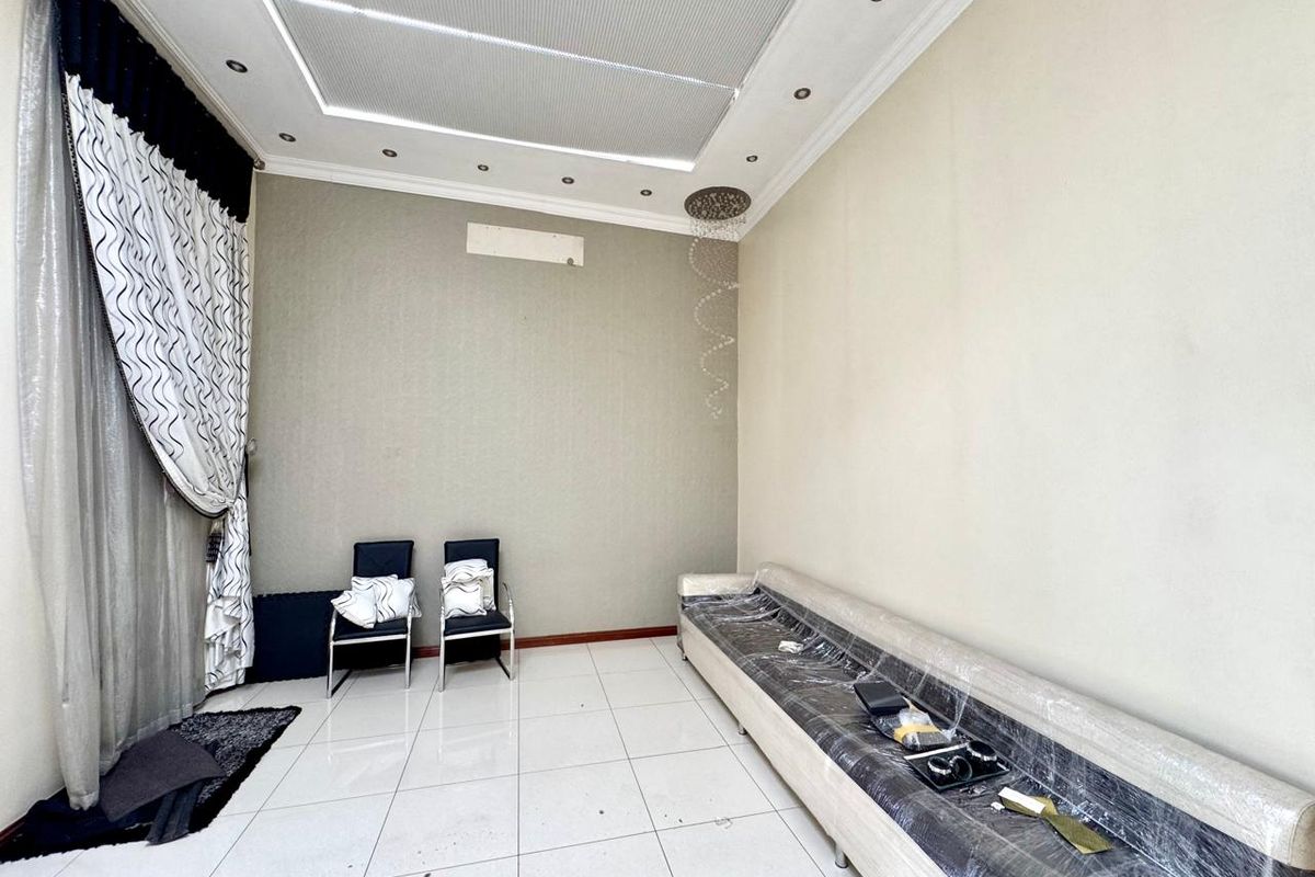 Luxurious and spacious Family Home with Open Plan Living and Private Accommodation - Photo 3
