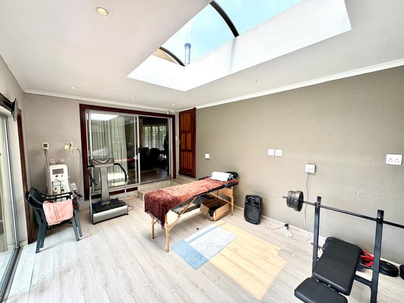 Luxurious, Fully-Equipped Family Home on a Generous Stand with Exceptional Entertainment. - Photo 8