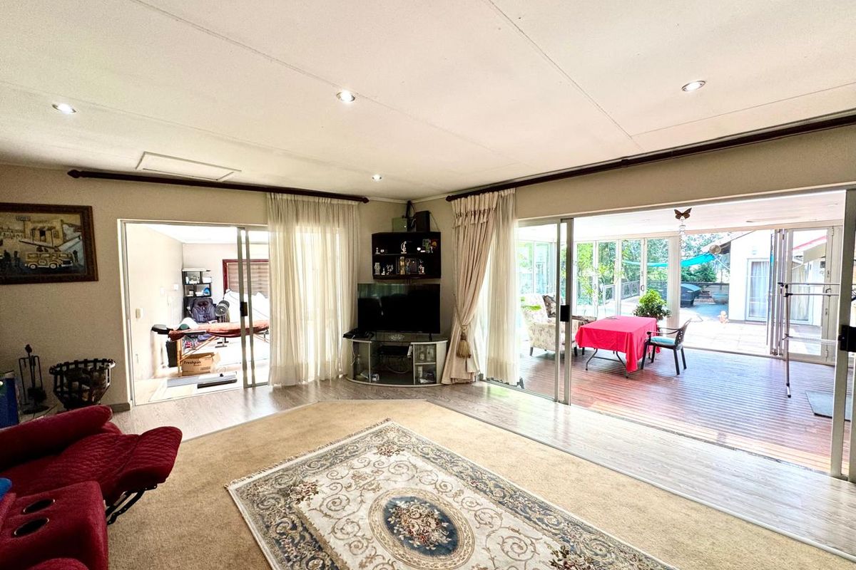 Luxurious, Fully-Equipped Family Home on a Generous Stand with Exceptional Entertainment. - Photo 5