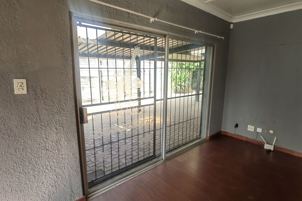 Family starter home in the heart of Ferryvale - Photo 5