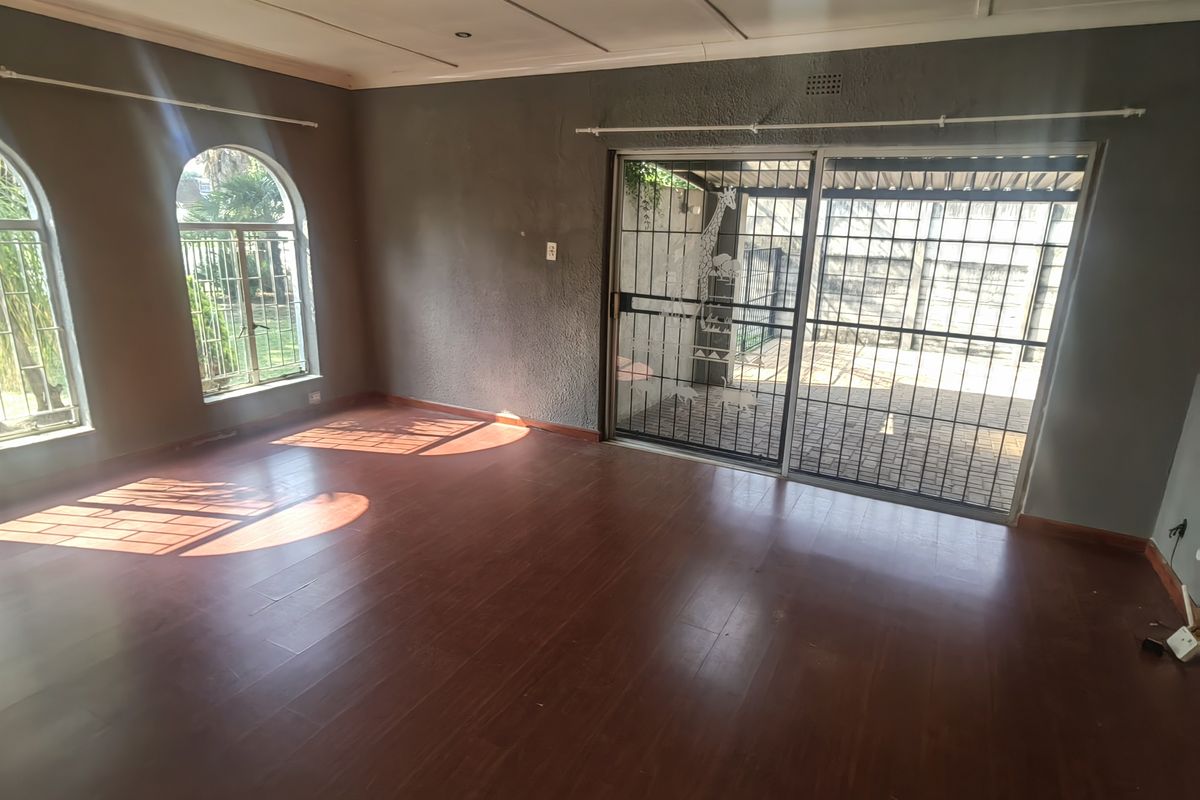 Family starter home in the heart of Ferryvale - Photo 4