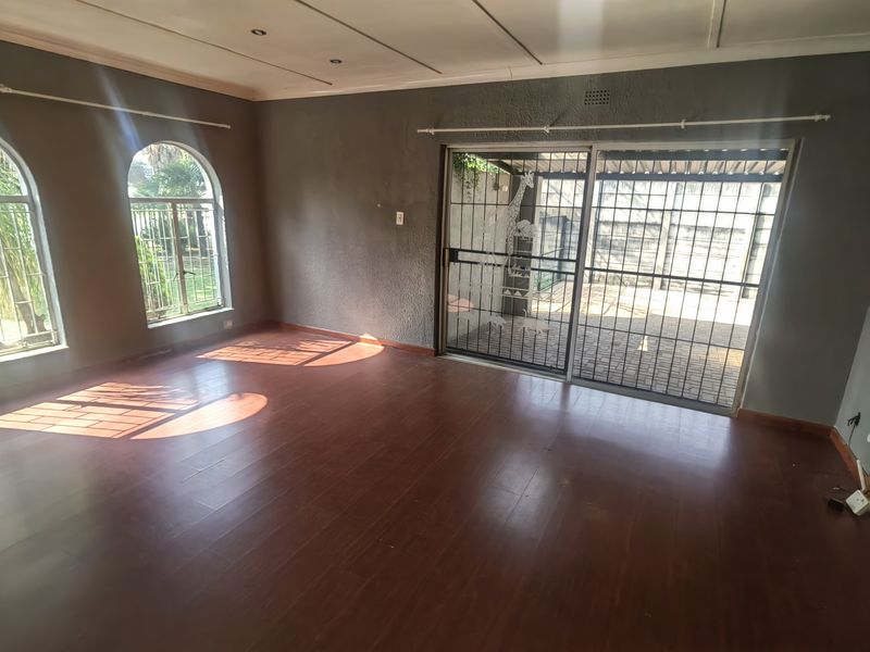 Family starter home in the heart of Ferryvale - Photo 4