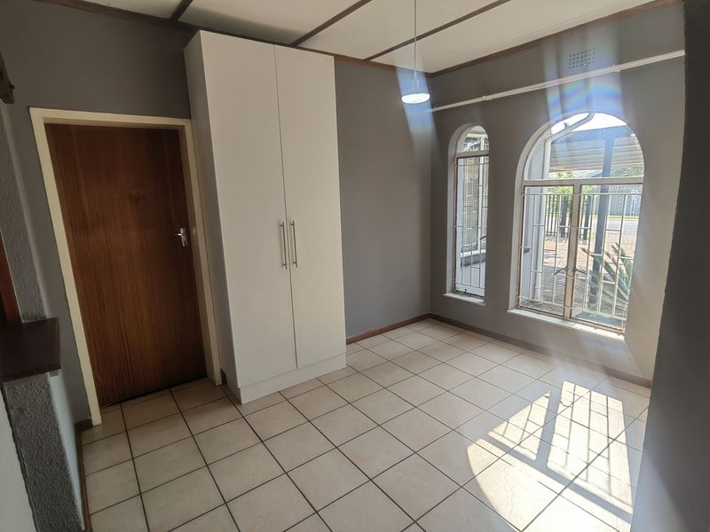 Family starter home in the heart of Ferryvale - Photo 6