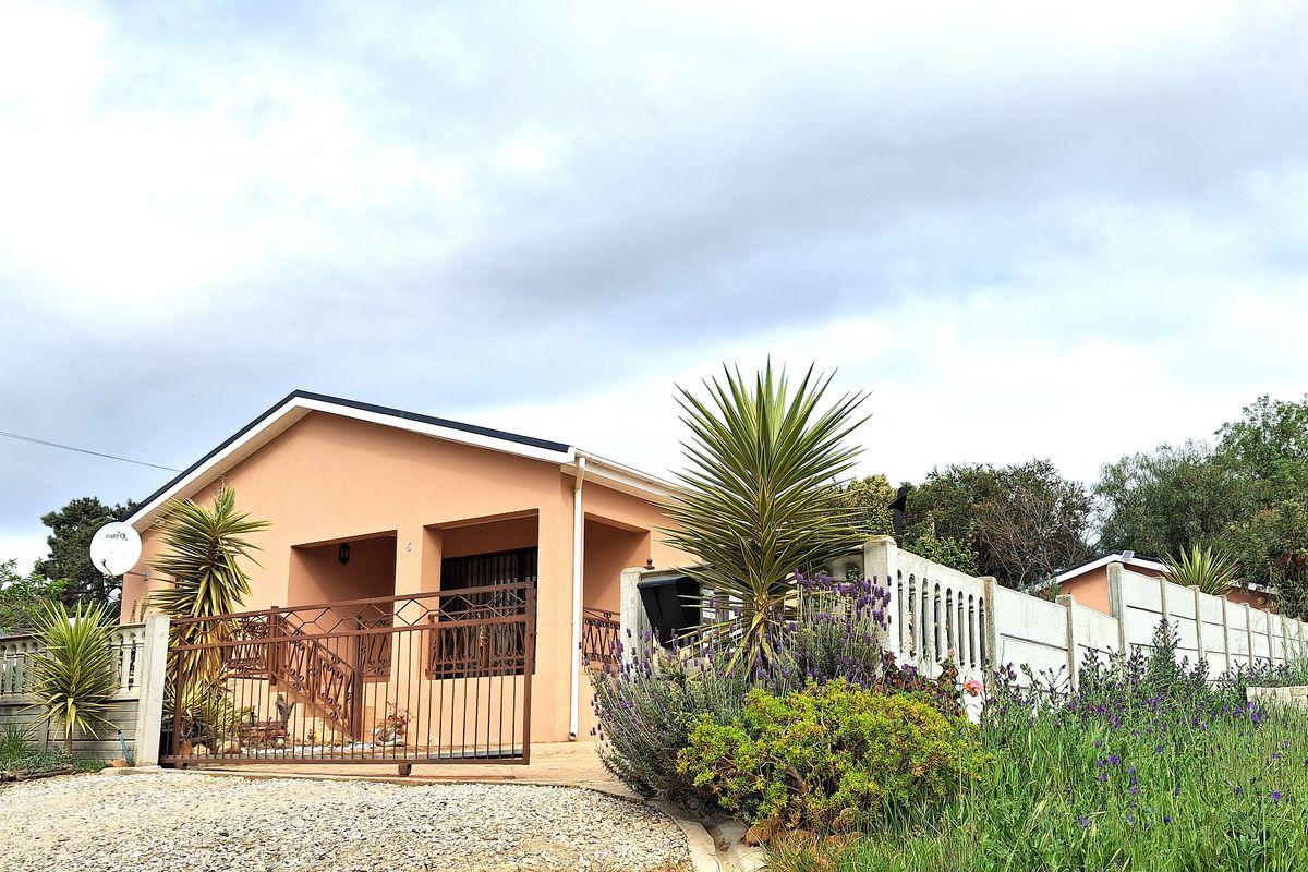 SERIOUS SELLER Perfect slow down or starter home, tiptop condition, good area - Photo 2