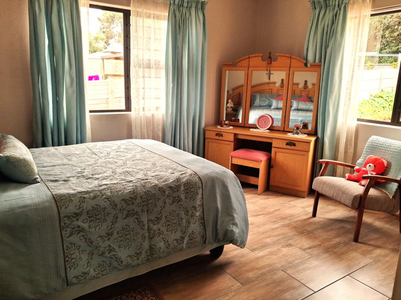 SERIOUS SELLER Perfect slow down or starter home, tiptop condition, good area - Photo 10