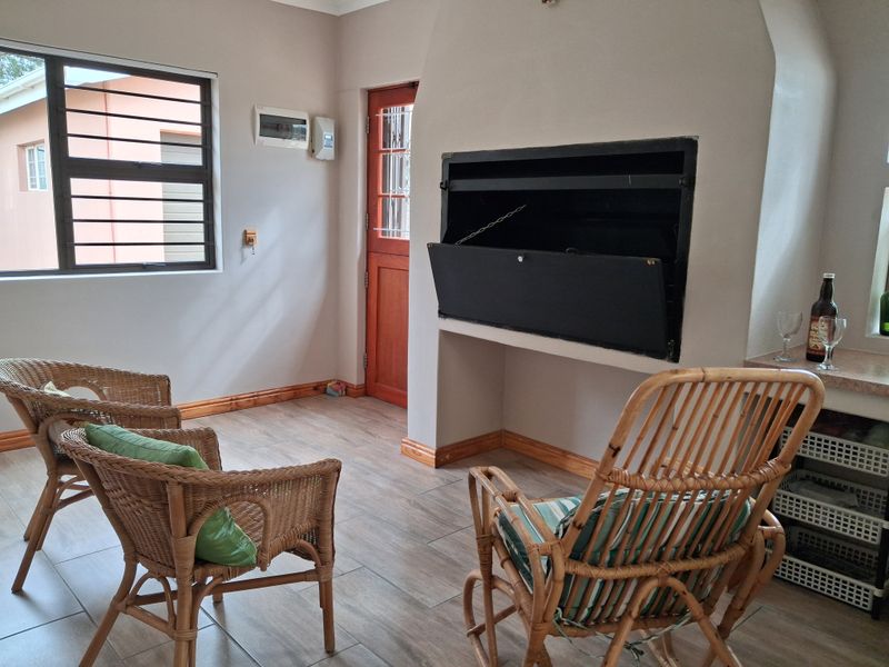 SERIOUS SELLER Perfect slow down or starter home, tiptop condition, good area - Photo 7