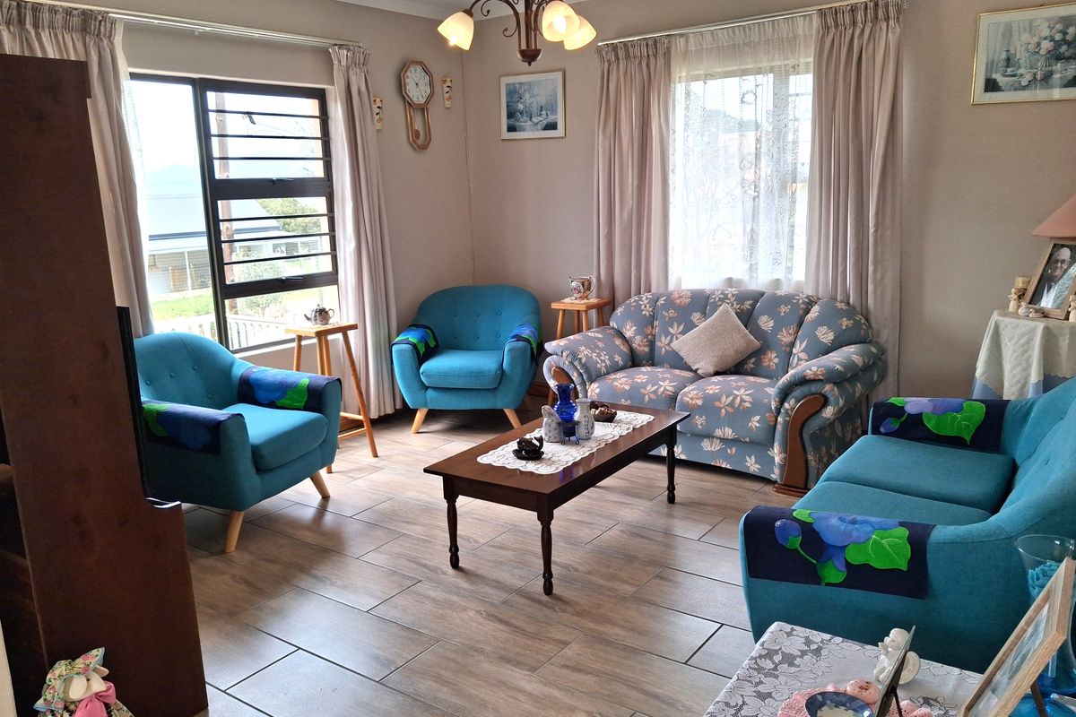 SERIOUS SELLER Perfect slow down or starter home, tiptop condition, good area - Photo 3