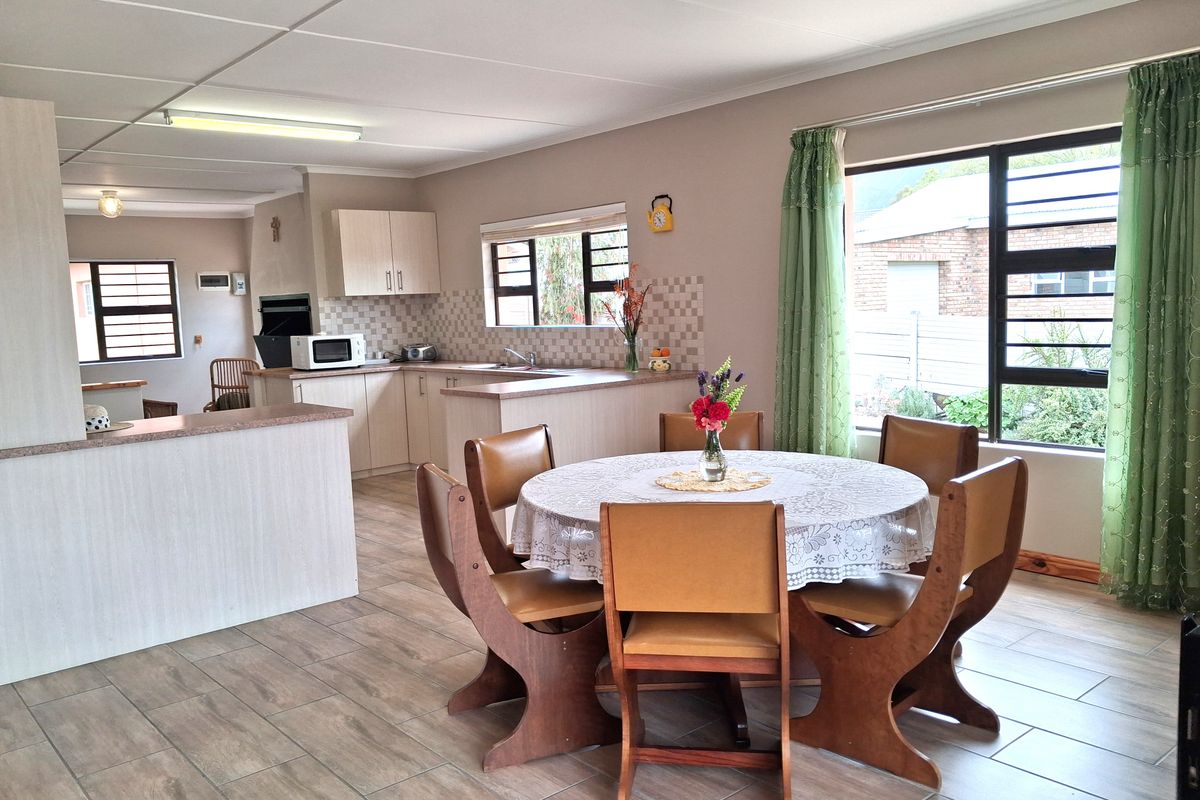 SERIOUS SELLER Perfect slow down or starter home, tiptop condition, good area - Photo 4