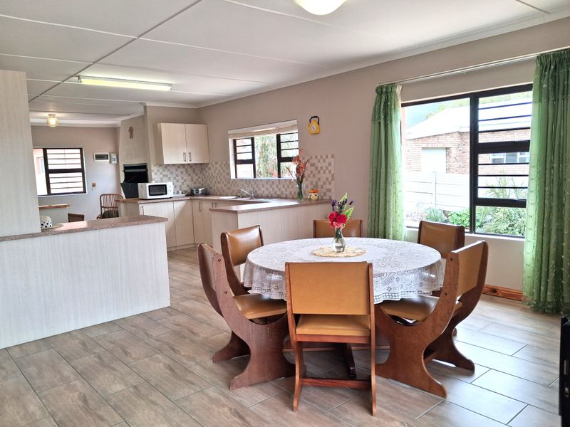 SERIOUS SELLER Perfect slow down or starter home, tiptop condition, good area - Photo 4