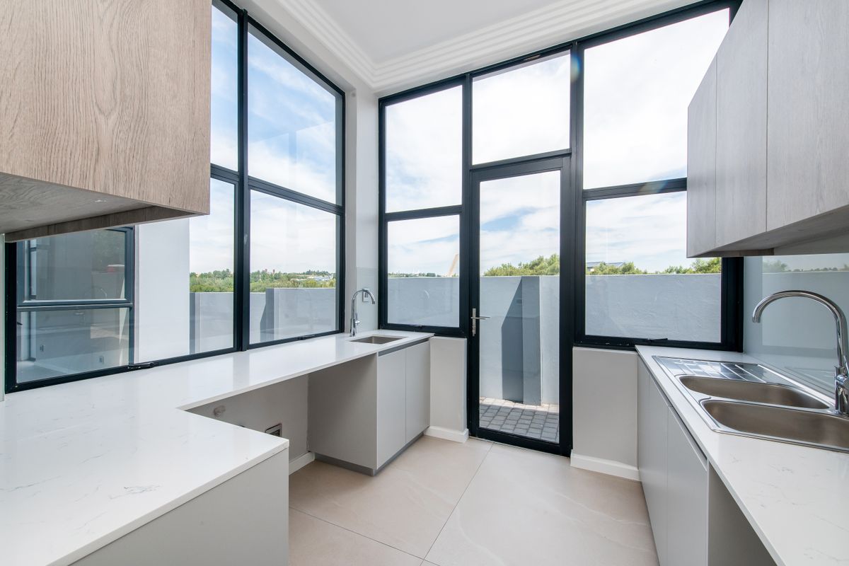 Welcome to this BRAND NEW modern double-story home complete with it's own Nu-Line Elevator. - Photo 5