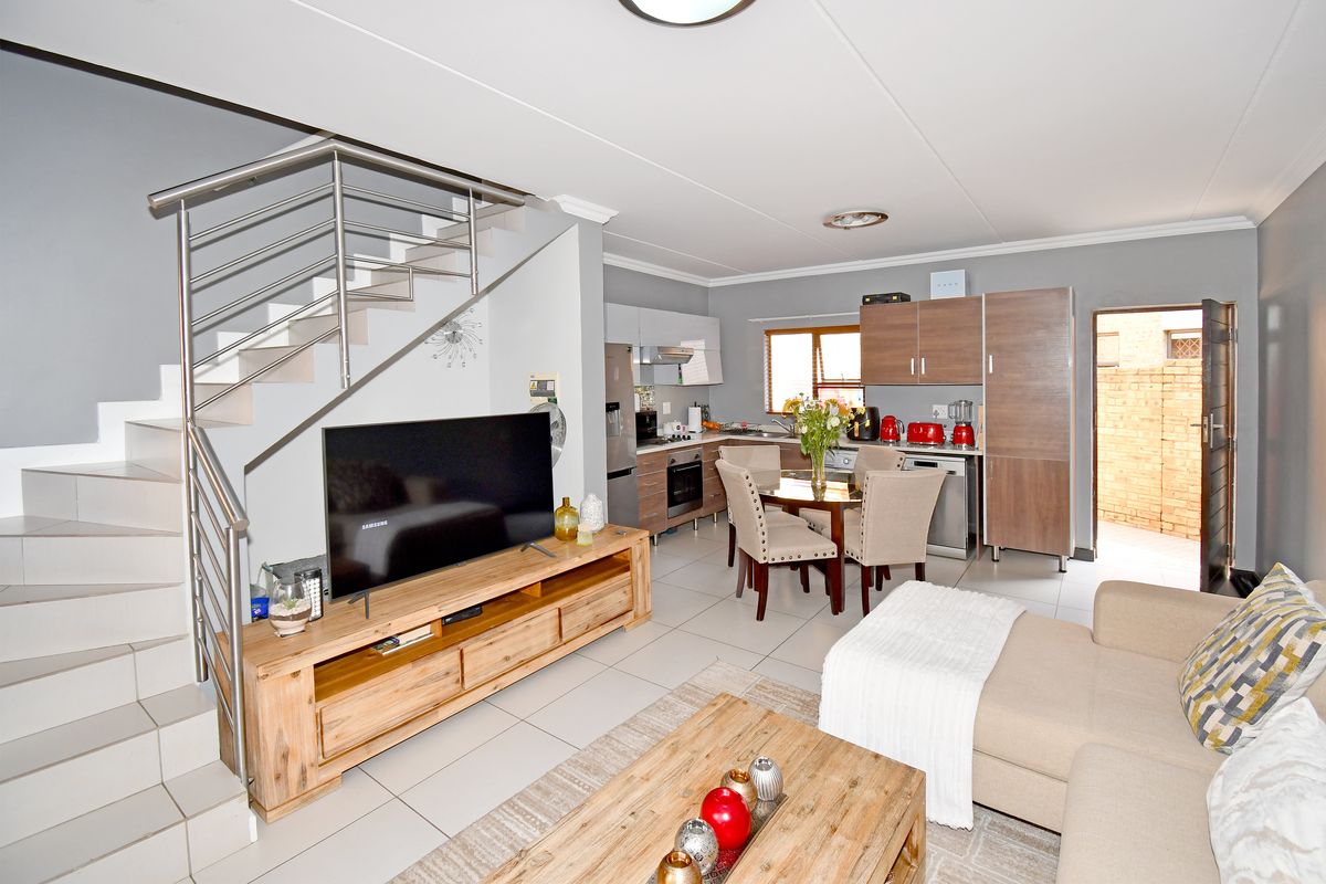 Modern Duplex Gem – Perfect for First-Time Buyers, Investors & Young Professionals - Photo 2