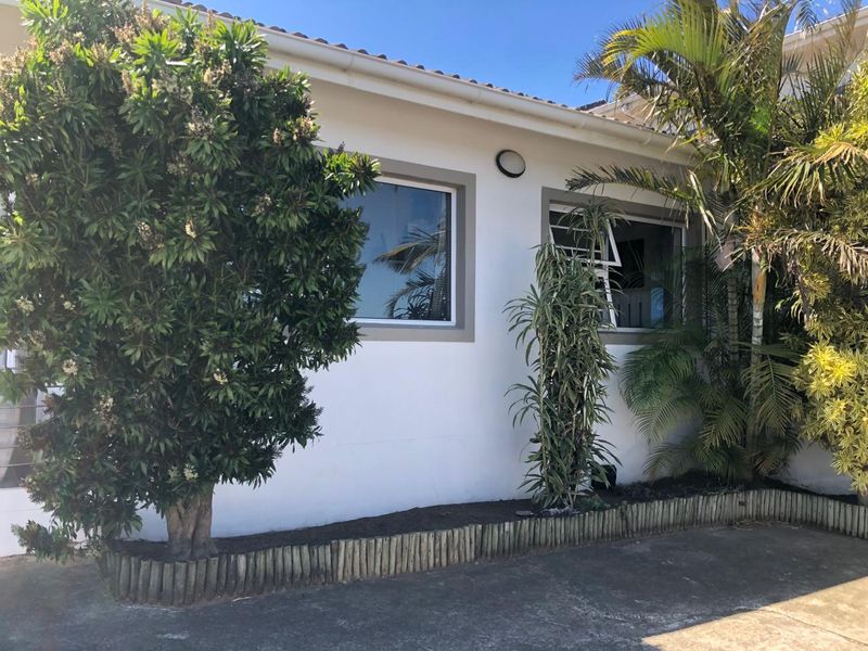 Spacious 3-Bedroom Family Home with Pool and Entertainment Areas - Photo 3