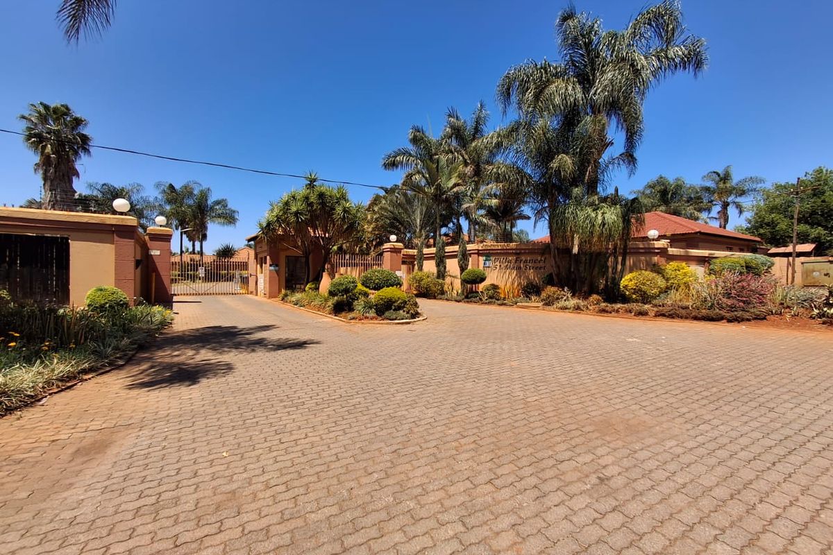 4-Bedroom Family Home in Secure Estate - Photo 2