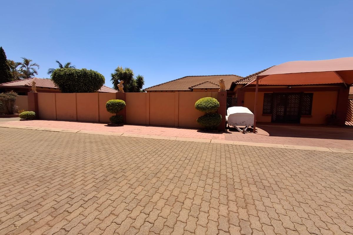 4-Bedroom Family Home in Secure Estate - Photo 4
