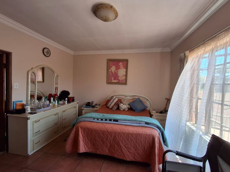 4-Bedroom Family Home in Secure Estate - Photo 10