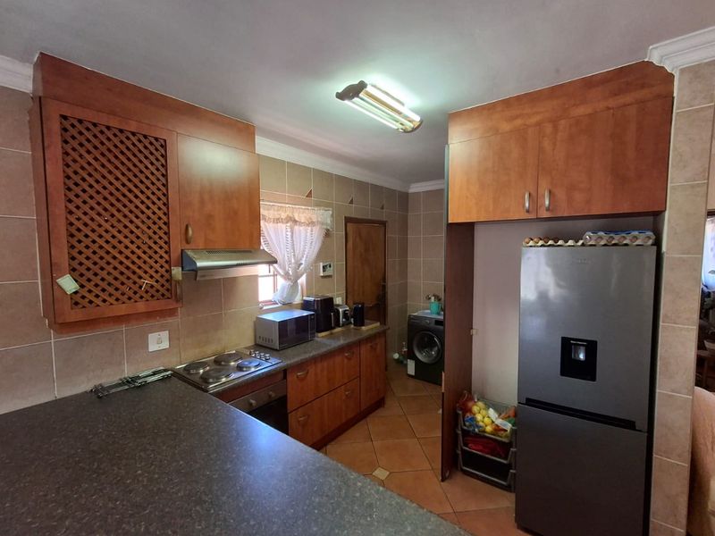 4-Bedroom Family Home in Secure Estate - Photo 5