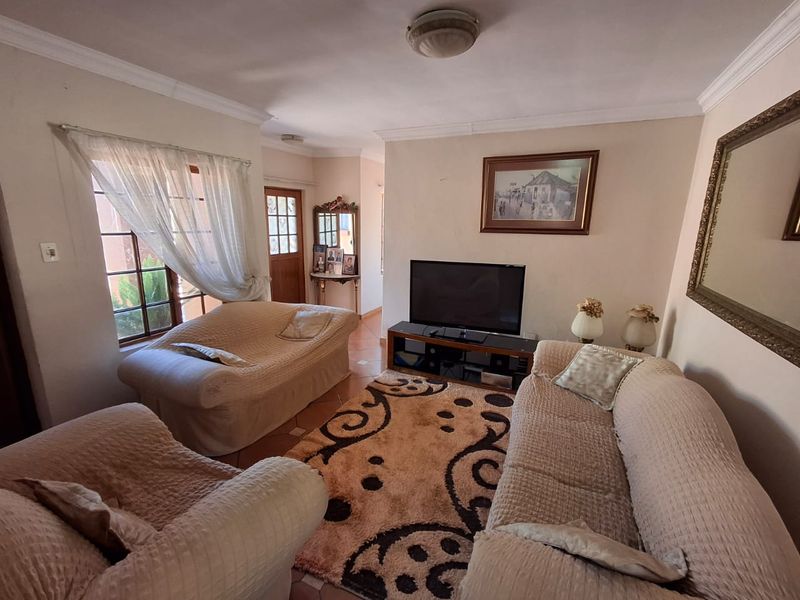 4-Bedroom Family Home in Secure Estate - Photo 8