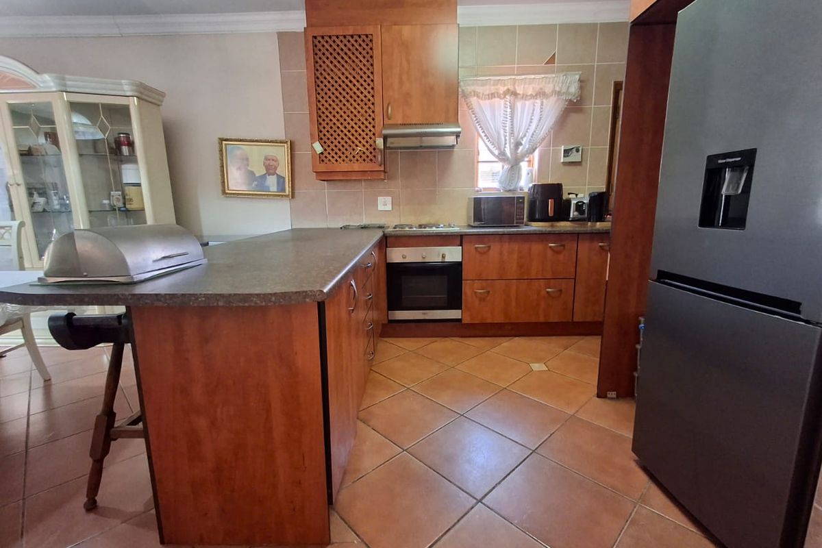 4-Bedroom Family Home in Secure Estate - Photo 4