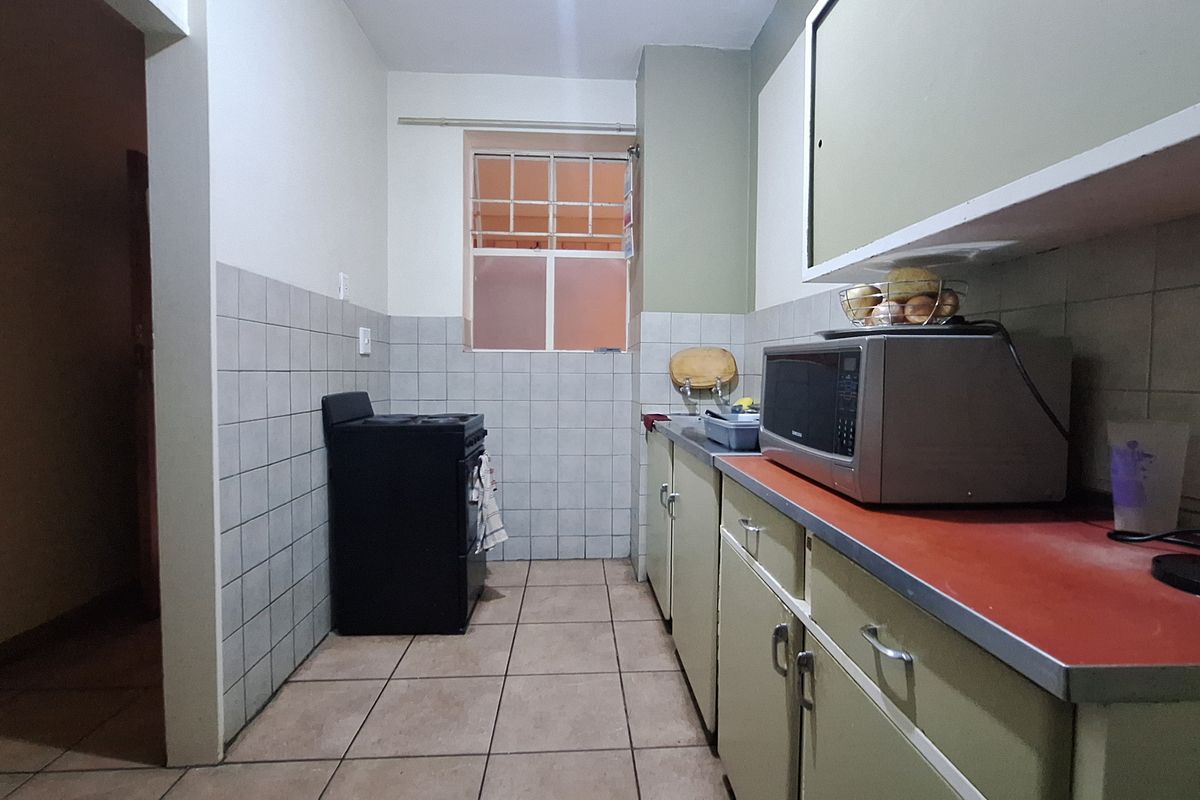 Redesigned, Situated in a Spectacular Building – Delivering Strong Returns - Photo 4