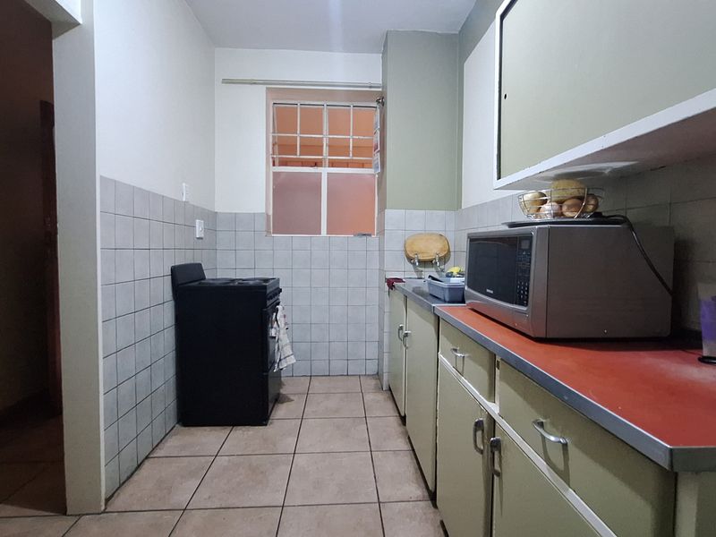 Redesigned, Situated in a Spectacular Building – Delivering Strong Returns - Photo 4