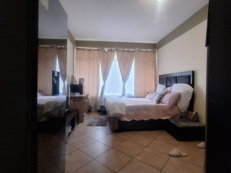 Redesigned, Situated in a Spectacular Building – Delivering Strong Returns - Photo 6