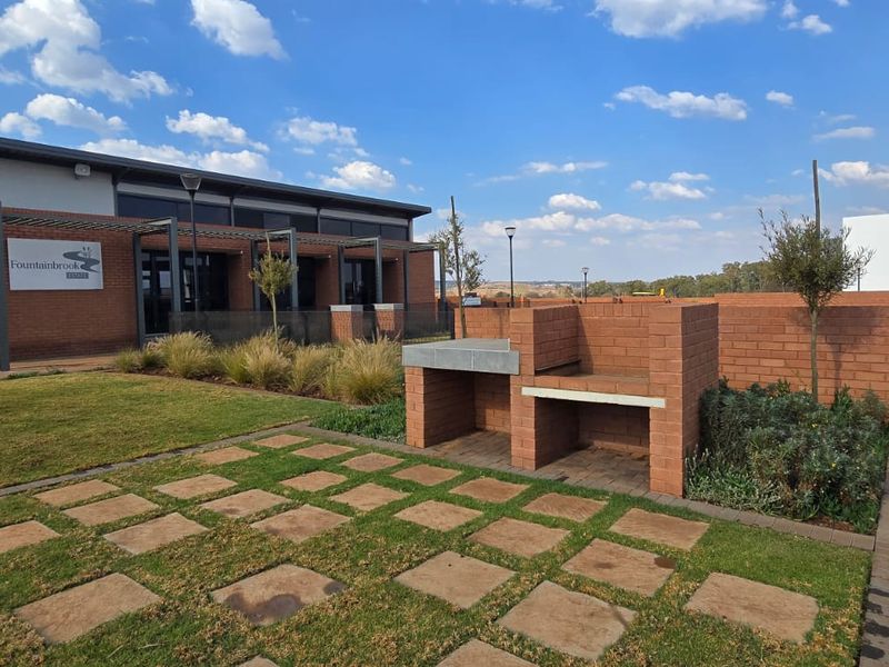 4 Bedroom Home with both Swimming Pool and Boma. - Photo 10