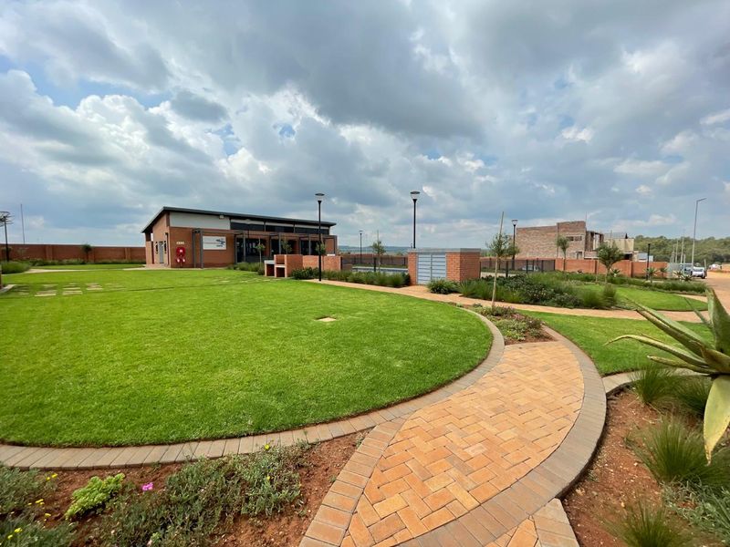 4 Bedroom Home with both Swimming Pool and Boma. - Photo 9