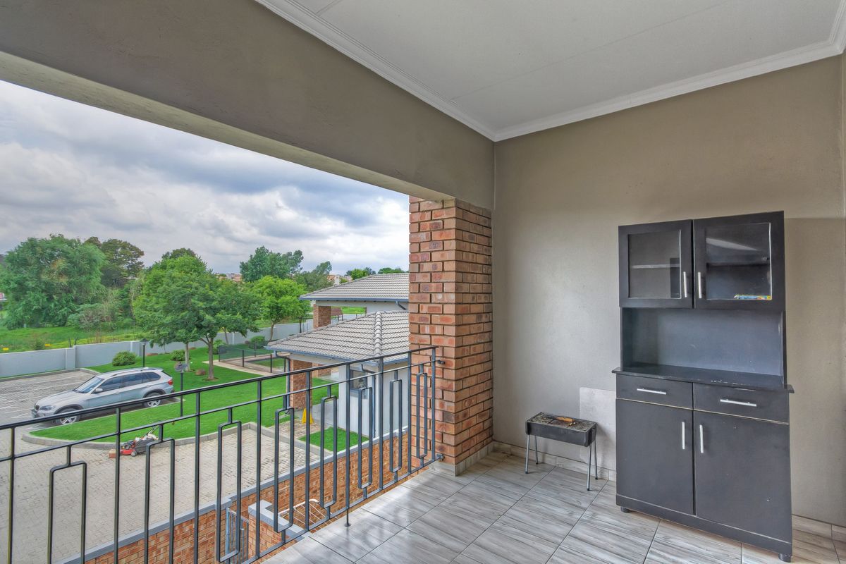Stylish Lock-Up-and-Go Apartment in Prime Midrand - Photo 5