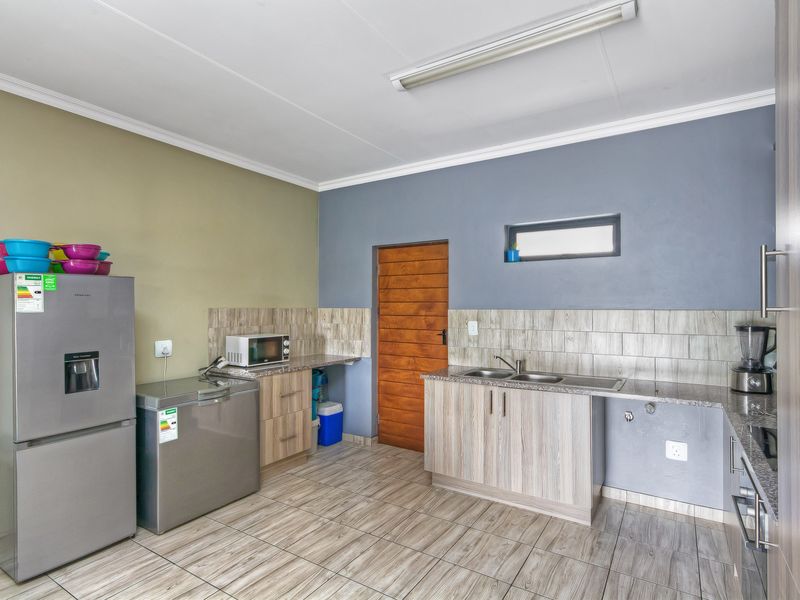 Stylish Lock-Up-and-Go Apartment in Prime Midrand - Photo 4