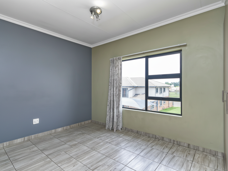 Stylish Lock-Up-and-Go Apartment in Prime Midrand - Photo 10