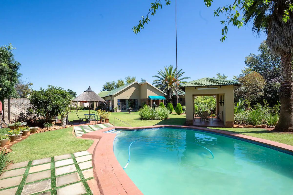 Country Estate Offering Comfort, Privacy, and Profit - Photo 2