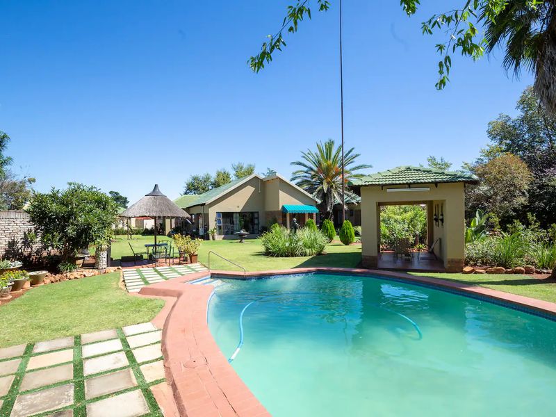 Country Estate Offering Comfort, Privacy, and Profit - Photo 2