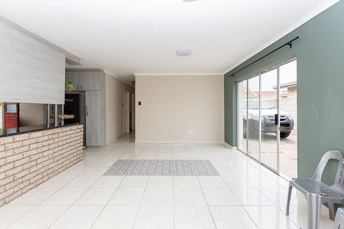 4 Bedroomhouse with Flat for Sale - Photo 3