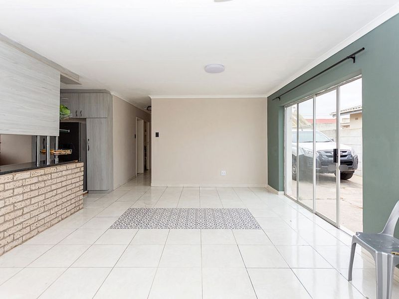 4 Bedroomhouse with Flat for Sale - Photo 3