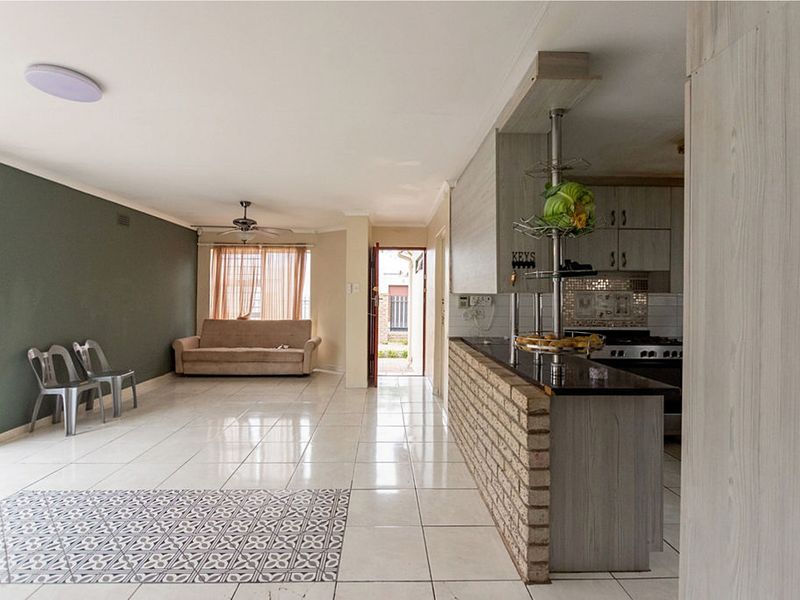 4 Bedroomhouse with Flat for Sale - Photo 10