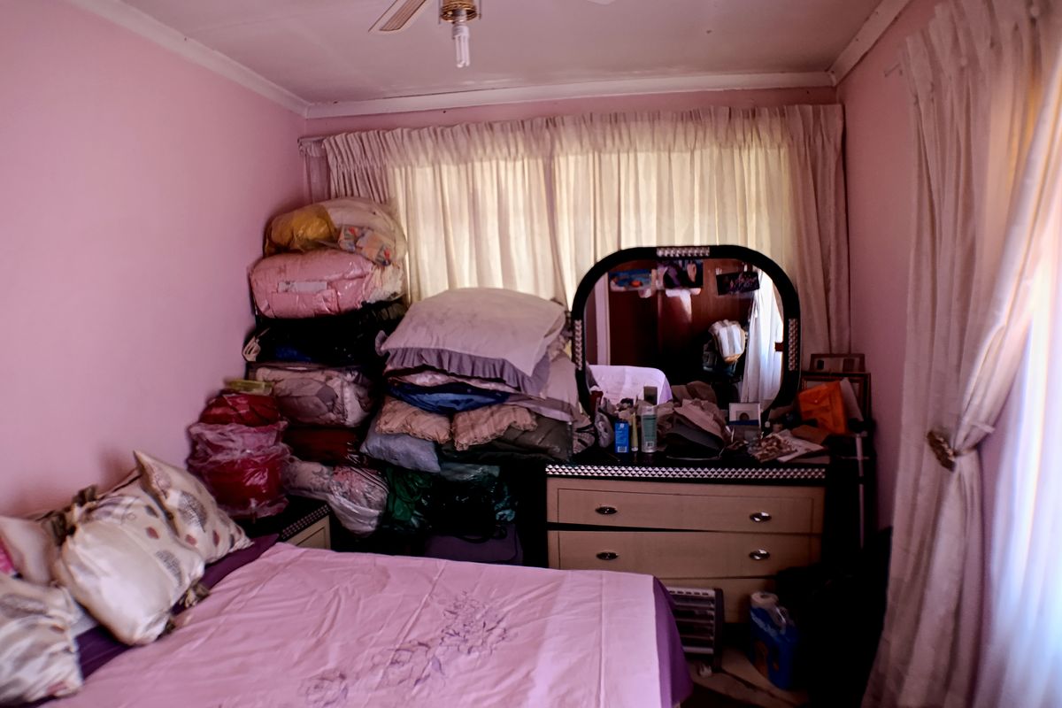 Spacious 5-Bedroom Family Home with Ample Parking and Domestic Quarters - Photo 4