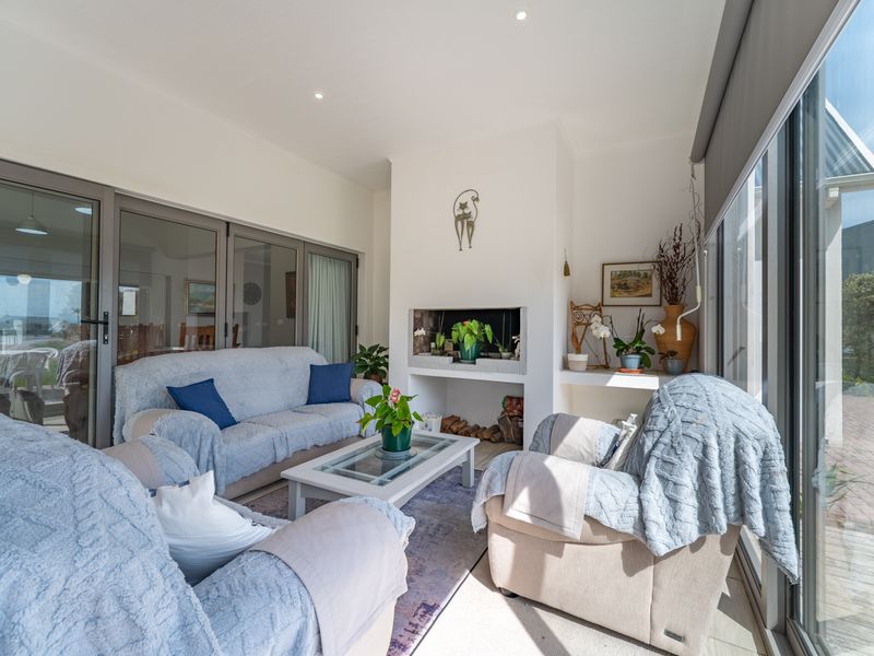 Exceptional value plus located in a quiet and sought after cul de sac. Let's go to the Links! - Photo 5