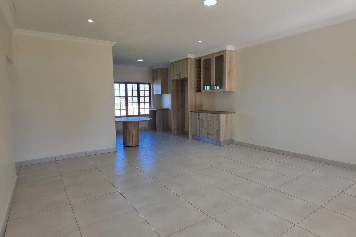 Beautifully Maintained Move-In Ready Home - Photo 5